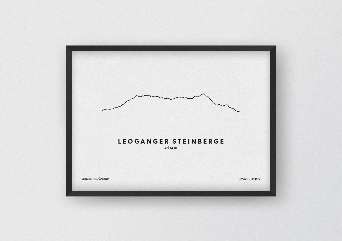 Minimalistische Illustration der Leoganger Steinberge, als stilvoller Einrichtungsgegenstand für Zuhause.