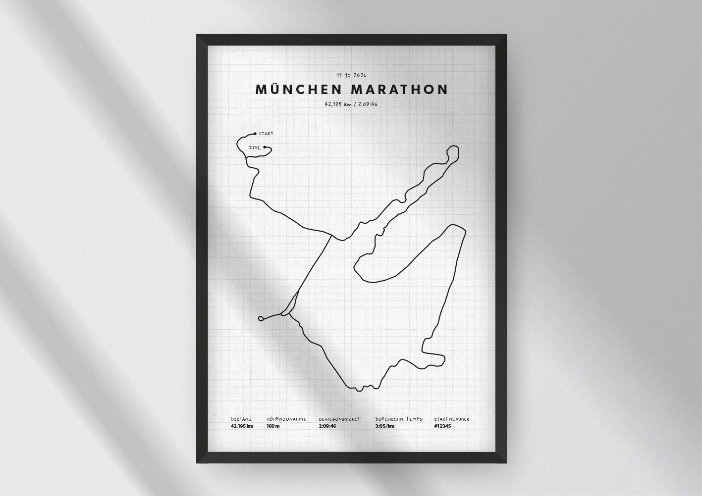 Unsere minimalistische Illustration Deines München Marathons, ist die perfekte Erinnerung an ein sportliches Highlight und ein stilvoller Einrichtungsgegenstand für die heimischen Wände oder das ideale Geschenk für alle Läufer.