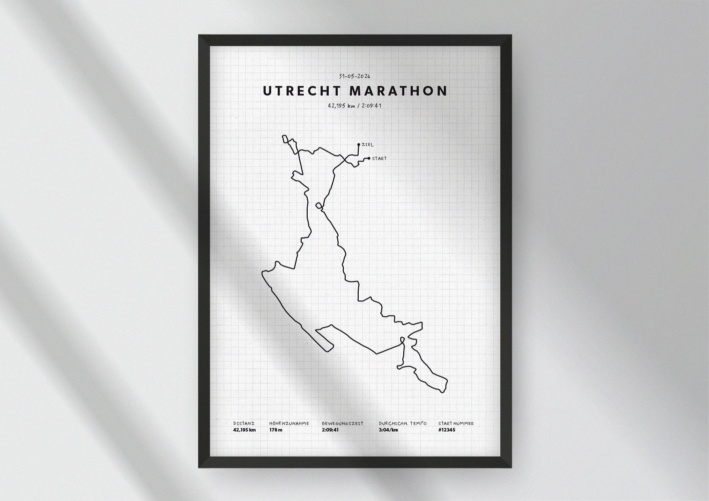 Unsere minimalistische Illustration Deines Utrecht Marathons, ist die perfekte Erinnerung an ein sportliches Highlight und ein stilvoller Einrichtungsgegenstand für die heimischen Wände oder das ideale Geschenk für alle Läufer.