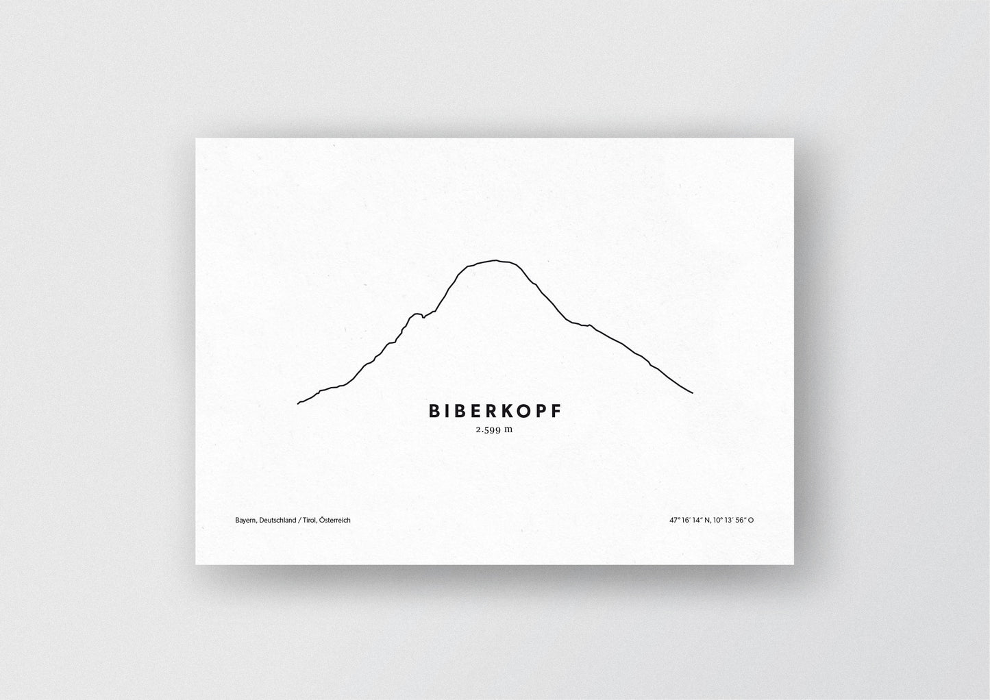 Minimalistische Illustration des Biberkopf in den Allgäuer Alpen auf der Grenze von Bayern und Tirol, als stilvoller Einrichtungsgegenstand für Zuhause.