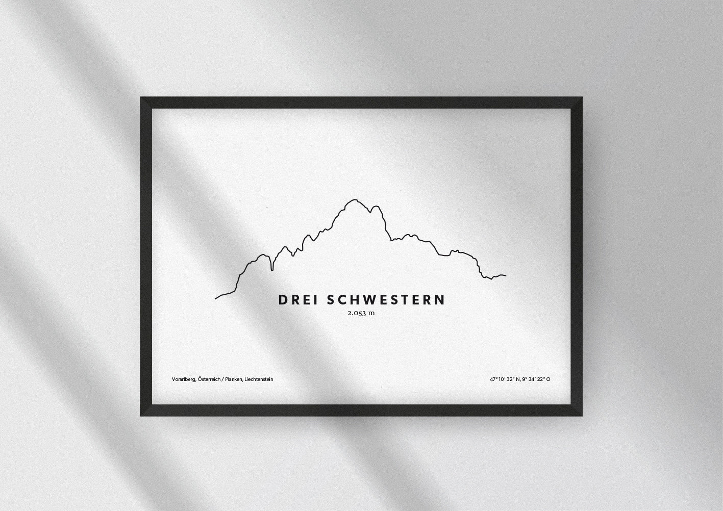 Minimalistische Illustration der Drei Schwestern, einer Bergkette im Rätikon, als stilvoller Einrichtungsgegenstand für Zuhause.