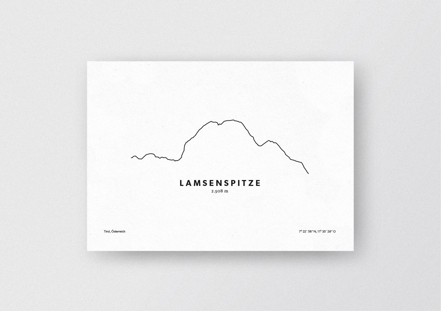 Minimalistische Illustration der Lamsenspitze, einem Berg im Karwendel in Tirol, als stilvoller Einrichtungsgegenstand für Zuhause.