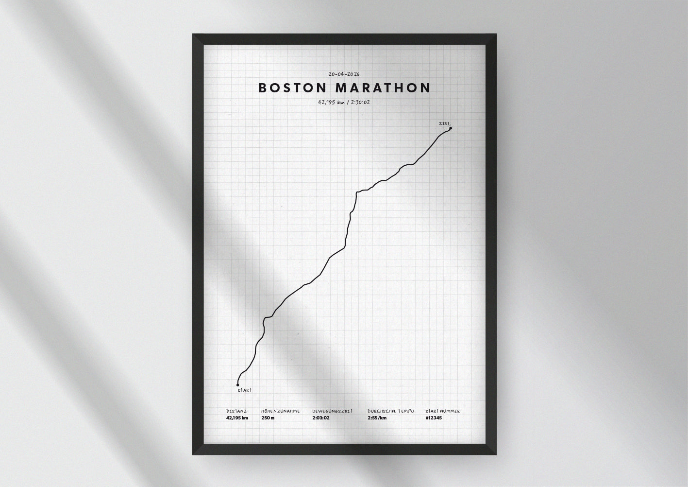 Unsere minimalistische Illustration Deines Boston Marathons, ist die perfekte Erinnerung an ein sportliches Highlight und ein stilvoller Einrichtungsgegenstand für die heimischen Wände oder das ideale Geschenk für alle Läufer.
