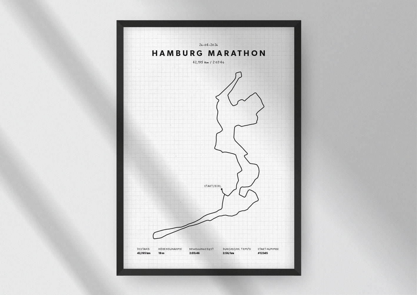 Unsere minimalistische Illustration Deines Hamburg Marathons, ist die perfekte Erinnerung an ein sportliches Highlight und ein stilvoller Einrichtungsgegenstand für die heimischen Wände oder das ideale Geschenk für alle Läufer.