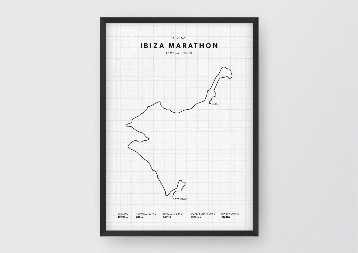 Unsere minimalistische Illustration Deines Ibiza Marathons, ist die perfekte Erinnerung an ein sportliches Highlight und ein stilvoller Einrichtungsgegenstand für die heimischen Wände oder das ideale Geschenk für alle Läufer.