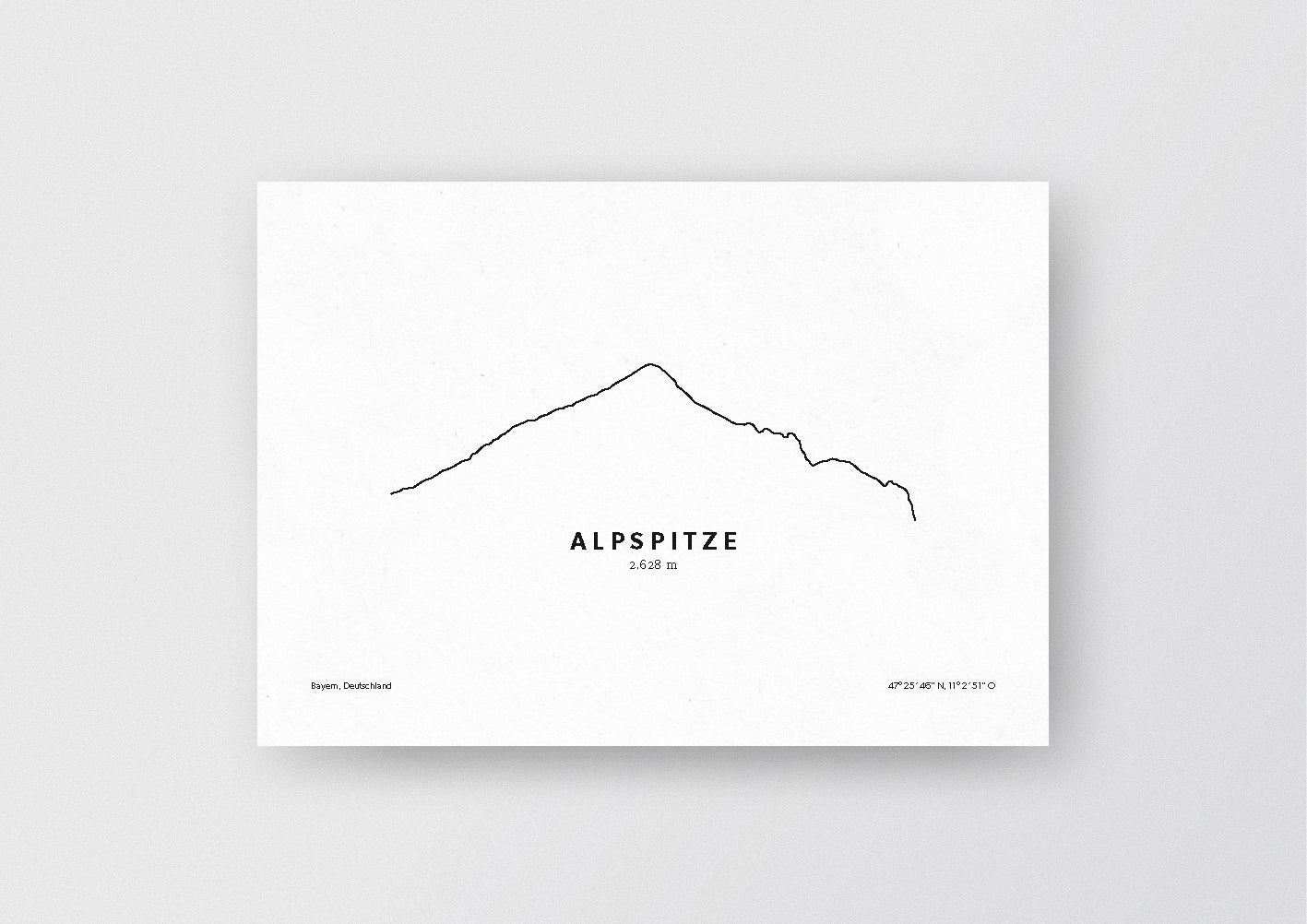 Minimalistische Illustration der Alpspitze in Bayern, als stilvoller Einrichtungsgegenstand für Zuhause.