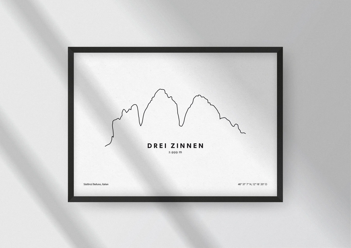 Minimalistische Illustration der Drei Zinnen in den Sextner Dolomiten, als stilvoller Einrichtungsgegenstand für Zuhause.