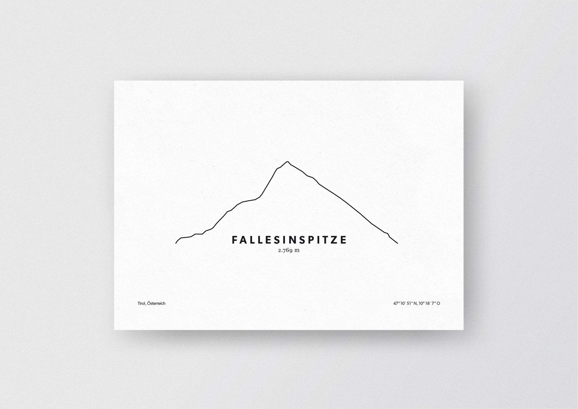 Minimalistische Illustration der Fallesinspitze in Tirol, als stilvoller Einrichtungsgegenstand für Zuhause.