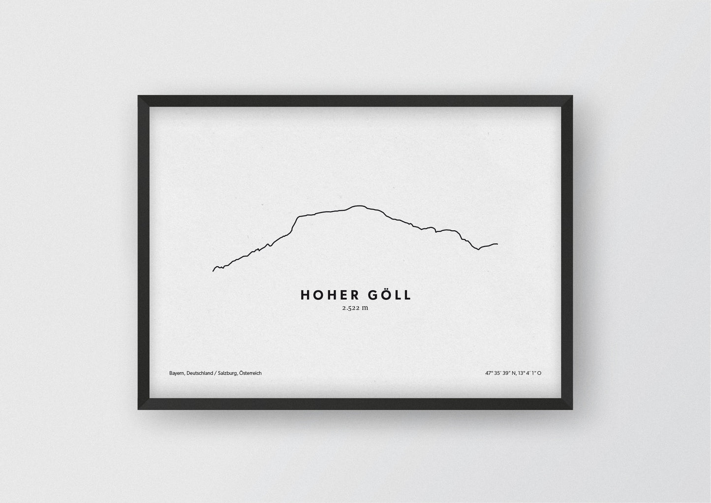 Minimalistische Illustration des Hohen Göll, dem höchsten Gipfel im Göllmassiv am Ostrand der Berchtesgadener Alpen, als stilvoller Einrichtungsgegenstand für Zuhause.