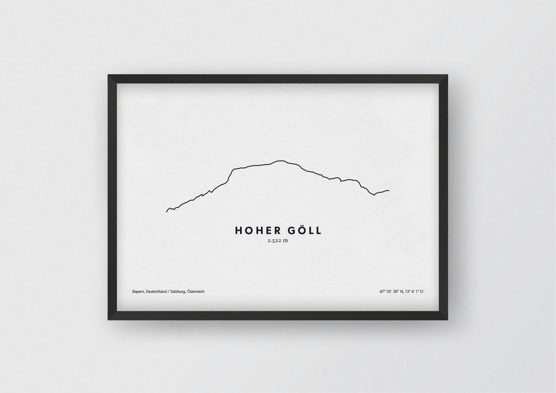 Minimalistische Illustration des Hohen Göll, dem höchsten Gipfel im Göllmassiv am Ostrand der Berchtesgadener Alpen, als stilvoller Einrichtungsgegenstand für Zuhause.