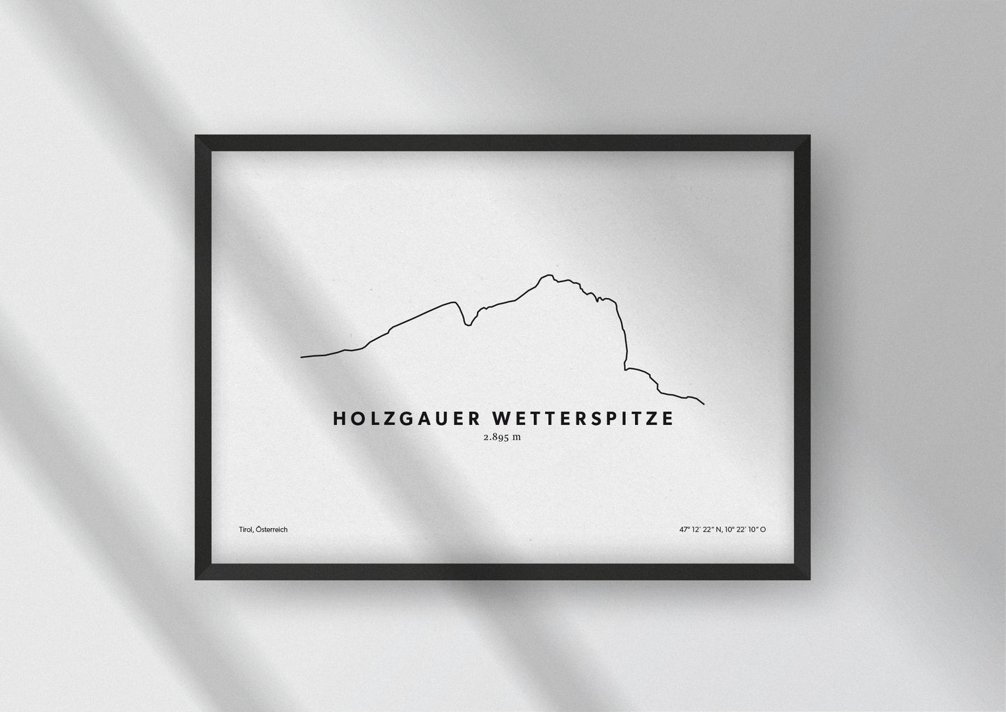 Minimalistische Illustration der Holzgauer Wetterspitze in Tirol, als stilvoller Einrichtungsgegenstand für Zuhause.