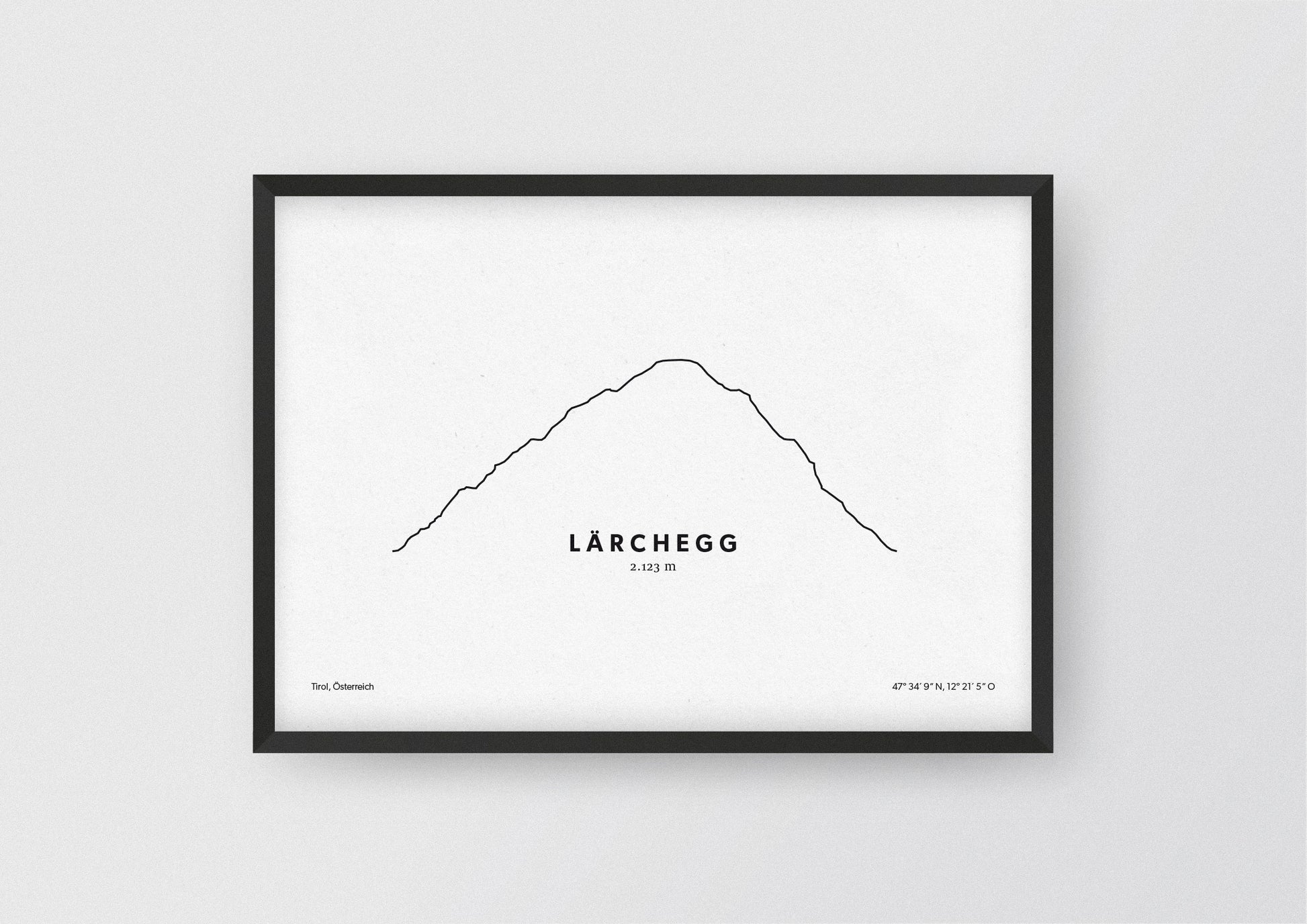 Minimalistische Illustration des Lärchegg, einem Berg im Kaisergebirge in Tirol, als stilvoller Einrichtungsgegenstand für Zuhause.