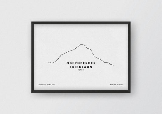 Minimalistische Illustration des Obernberger Tribulaunr, einem Berg in den Stubaier Alpen in Tirol, als stilvoller Einrichtungsgegenstand für Zuhause.