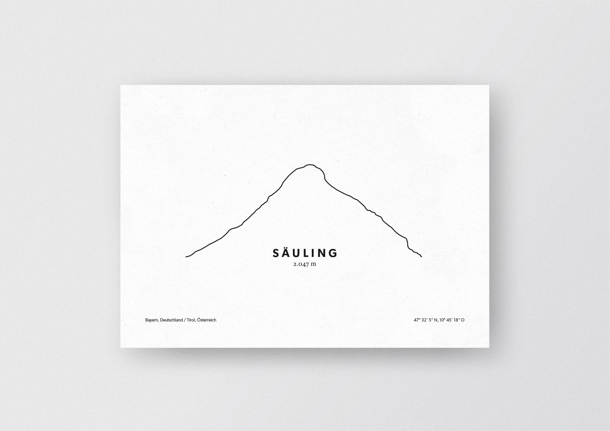 Minimalistische Illustration des Säuling an der deutsch-österreichischen Grenze in den Ammergauer Alpen, als stilvoller Einrichtungsgegenstand für Zuhause.