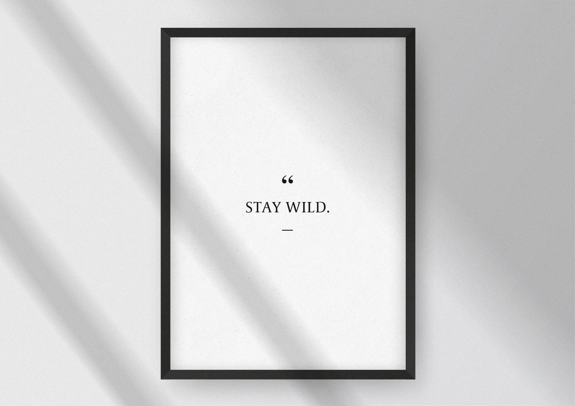 Hochwertiger Kunstdruck von und für Abenteurer mit dem Zitat "Stay wild".
