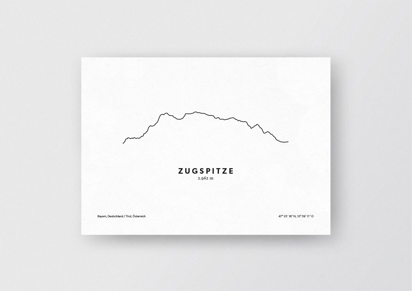 Minimalistische Illustration der Zugspitze, dem höchsten Berg des Wettersteingebirges und gleichzeitig dem höchsten Berg Deutschlands, als stilvoller Einrichtungsgegenstand für Zuhause.